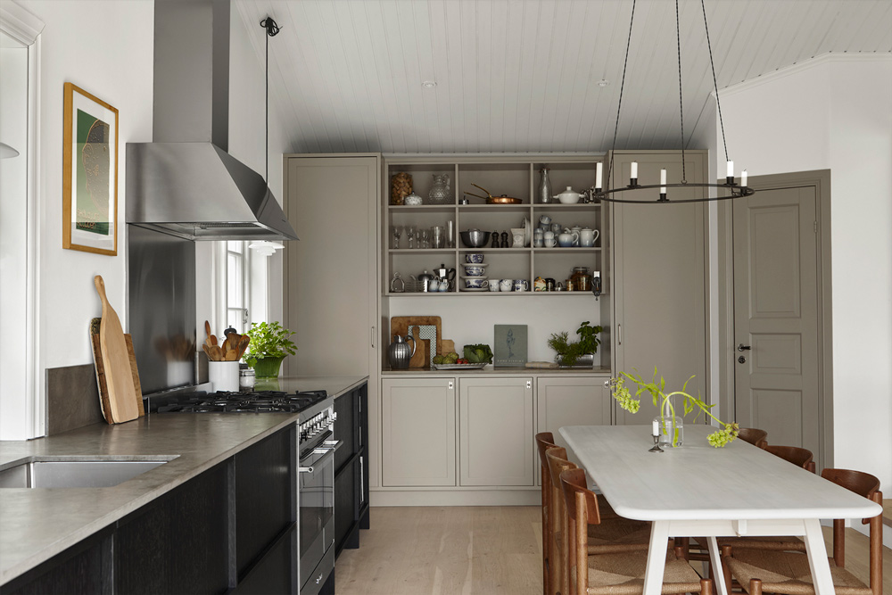 12 Beautiful and Inspiring Non-White Kitchens that I Loved Lately ...