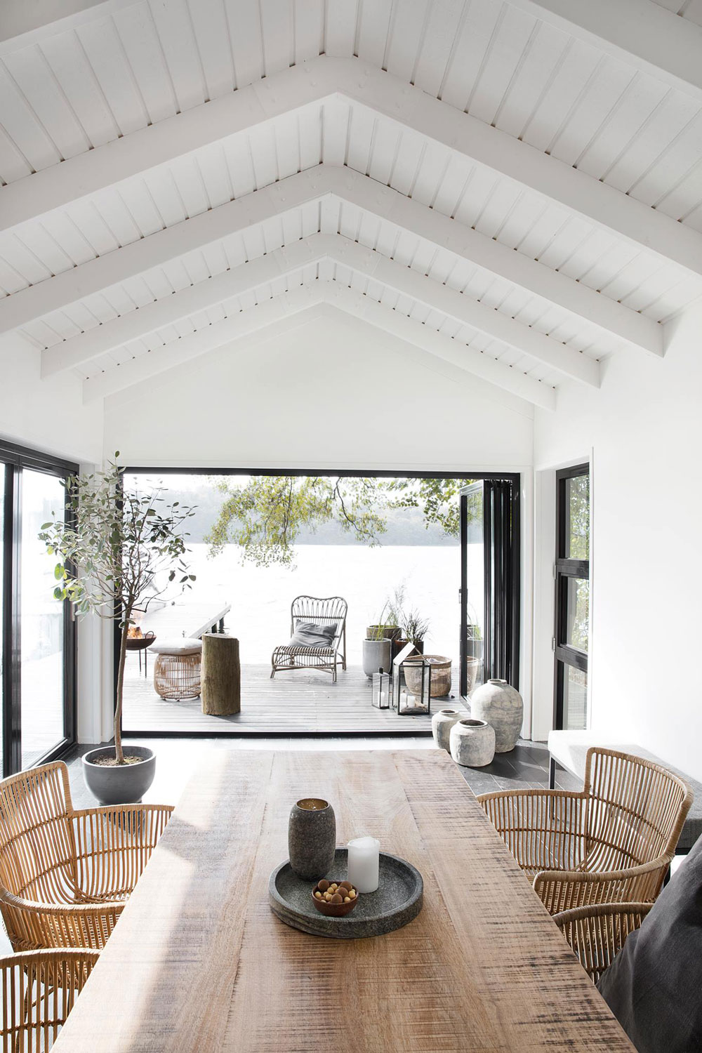 Let's Celebrate Summer with this Awe-Inspiring and Effortlessly Stylish Outdoor Space