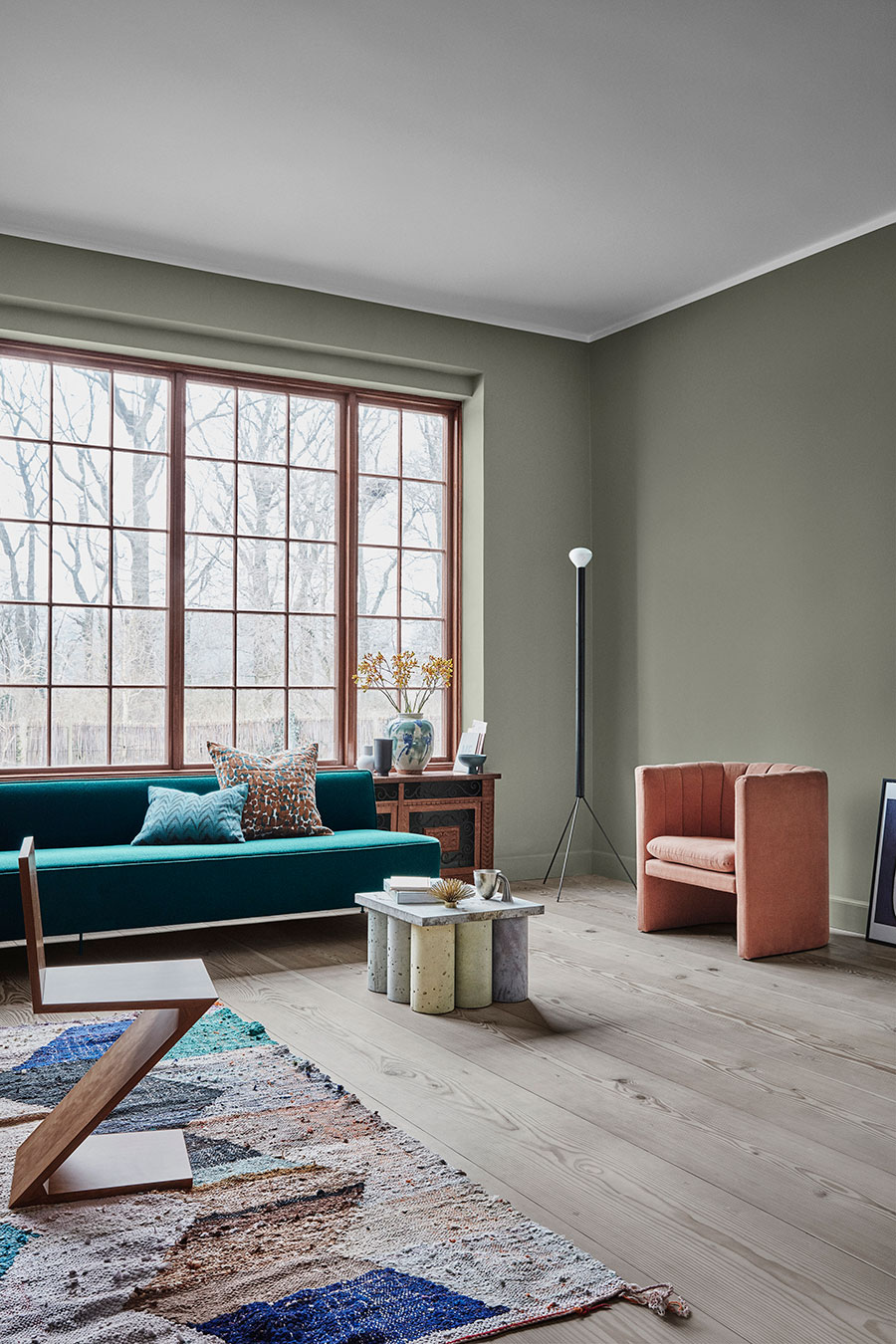 Choosing The Right White Wall Paint & Artificial Light - Nordic Design