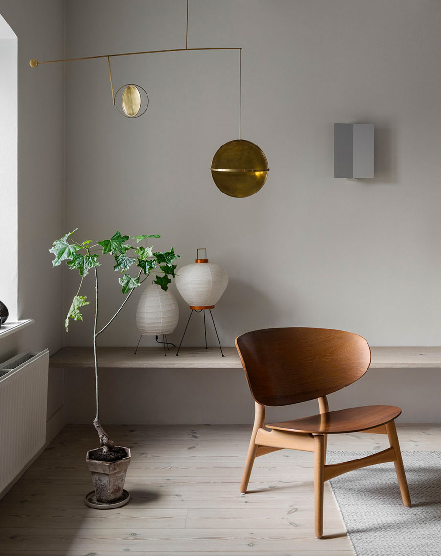 This Interior is a Masterclass in Warm Minimalism with ...